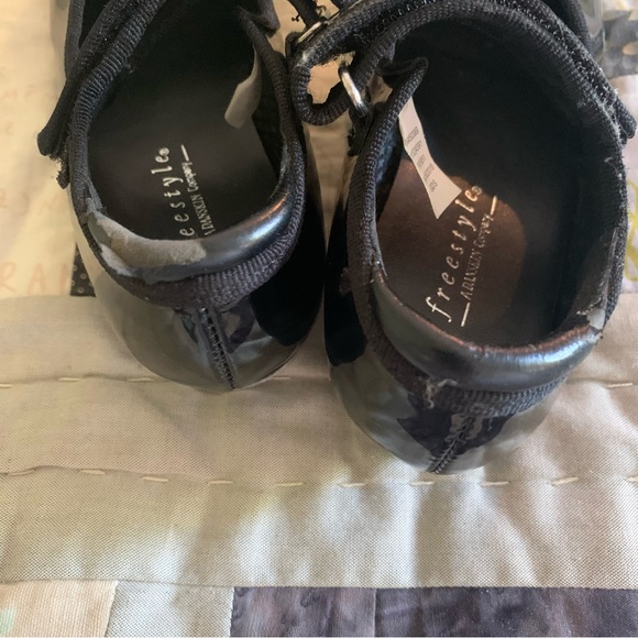 Little kid Tap Shoes - Picture 3 of 5